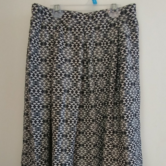Joe B Triangle Print Gray Midi Skirt Small - Picture 4 of 6